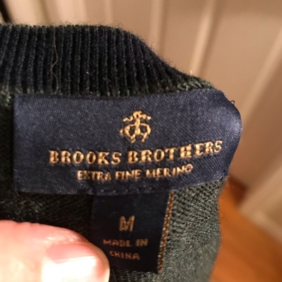 𝅺BROOKS Brothers v neck sweater.  Men’s medium. Merino wool. - Picture 2 of 6